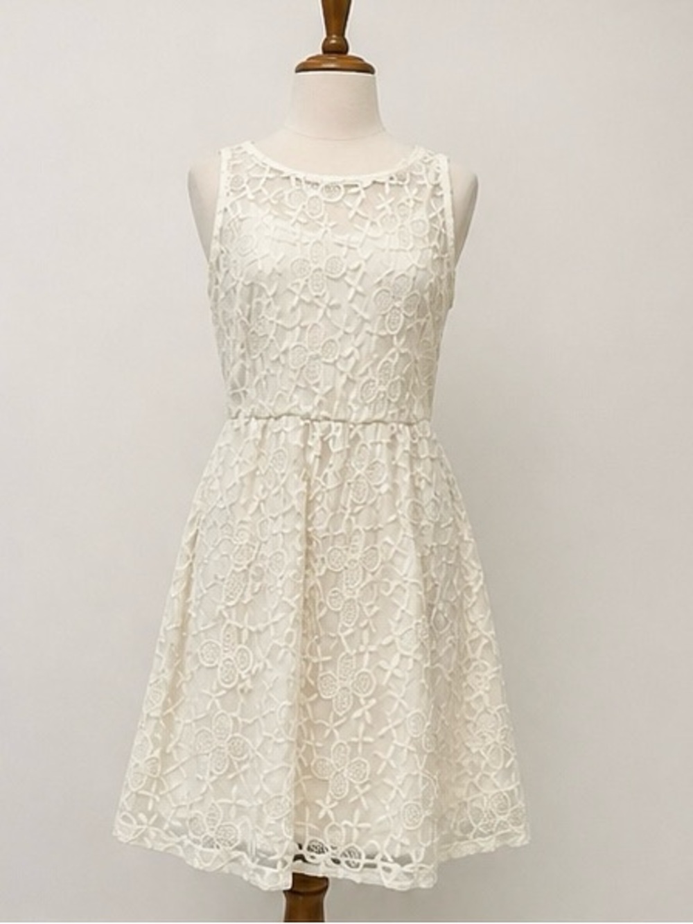 Fun & Flirt Ivory Floral‎ Lace Dress Size L